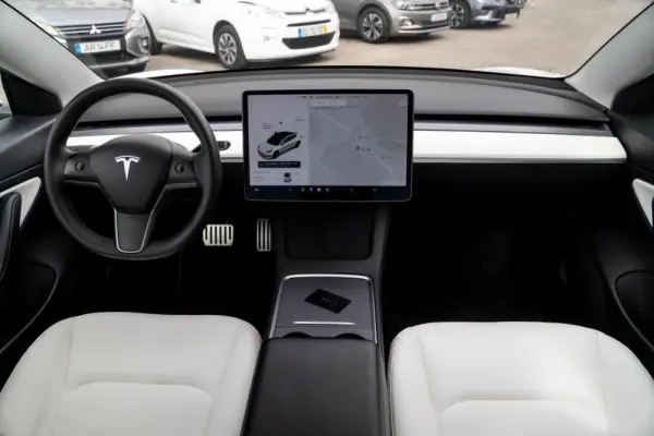 Tesla Model 3 Standard Range Plus RWD 17