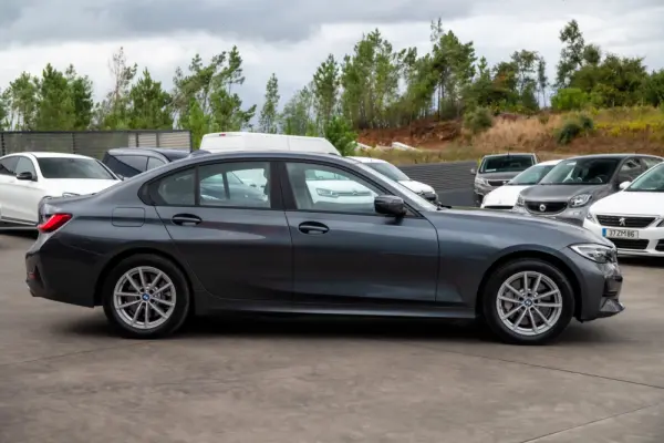 BMW 330 e Corporate Edition Auto 10