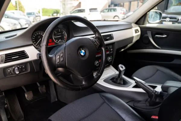 BMW 318 d Line Sport 3