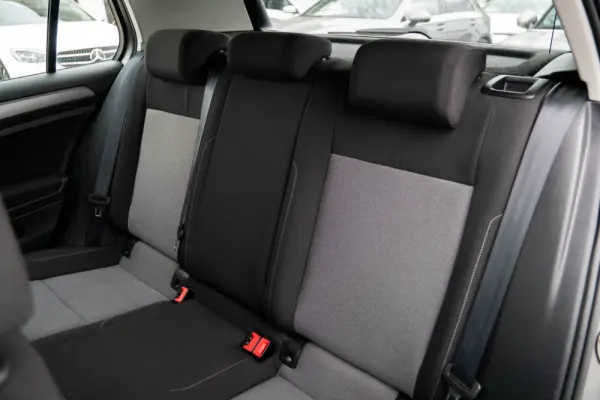 Volkswagen Golf 1.6 TDi Confortline 17