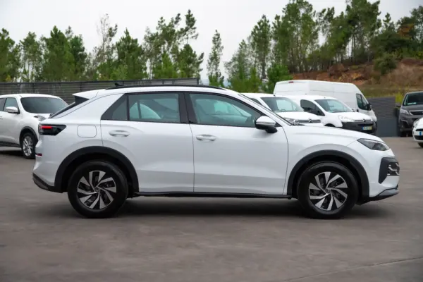 Volkswagen T-Roc 1.5 eTSI Life DSG 13