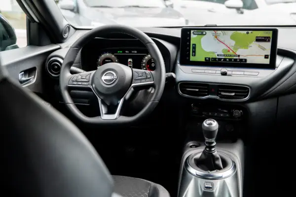 Nissan Juke 1.0 DIG-T N-Connecta Two Tone 29