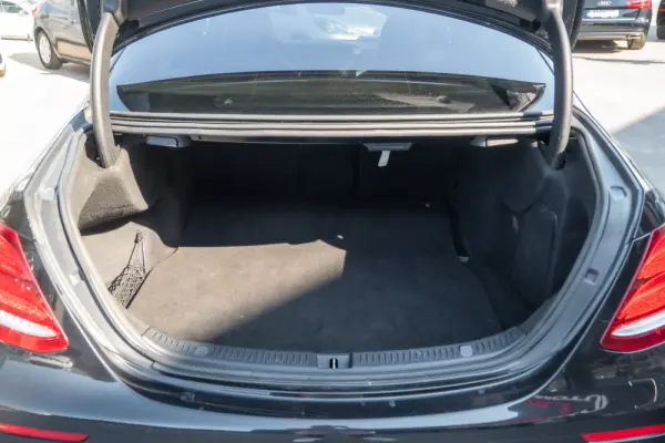 Mercedes-Benz E 220 d Avantgarde+ 19
