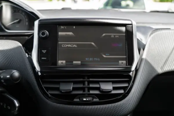 Peugeot 2008 1.2 VTi Allure 21