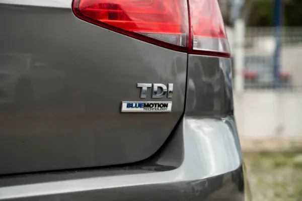 Volkswagen Golf 1.6 TDi Confortline 13