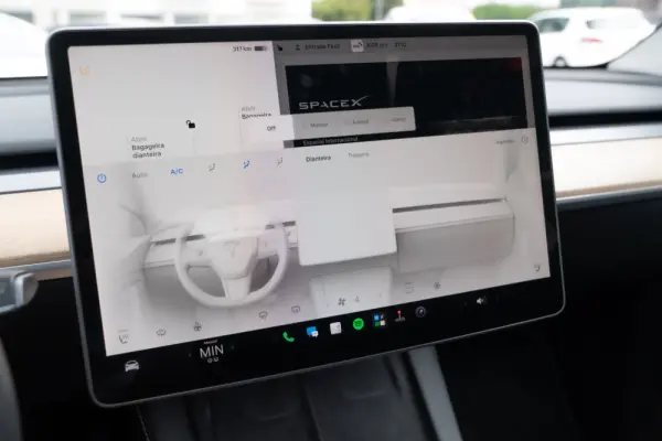 Tesla Model Y Long Range Dual Motor AWD 3