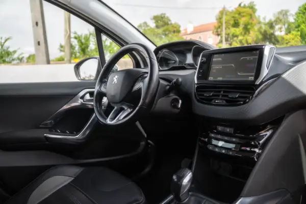 Peugeot 2008 1.2 VTi Allure 19