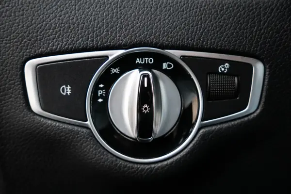 Mercedes-Benz E 220 d Avantgarde+ 32