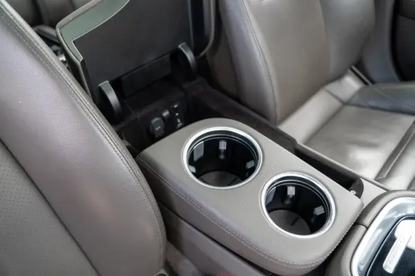 Porsche Panamera 4 E-Hybrid Platinum Edition 24