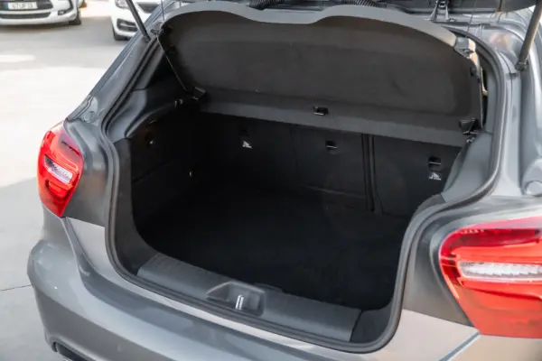 Mercedes-Benz A 180 d AMG Line 32