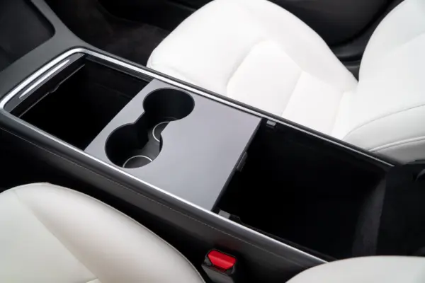 Tesla Model 3 Standard Range Plus RWD 3