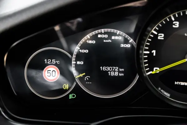 Porsche Panamera Sport Turismo 4 E-Hybrid Platinum Edition 21