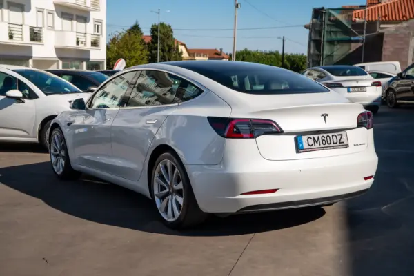 Tesla Model 3 Long-Range Dual Motor AWD 11