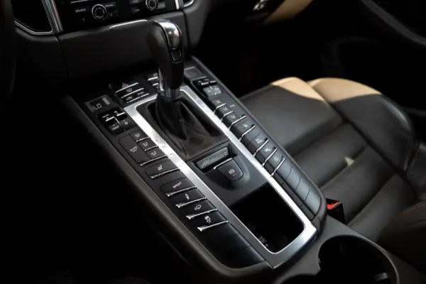 Porsche Macan S 14