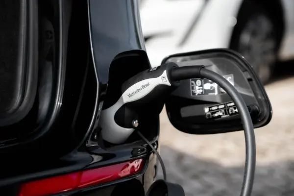 Mercedes-Benz E 300 de 4Matic 9G-TRONIC AMG Line 6