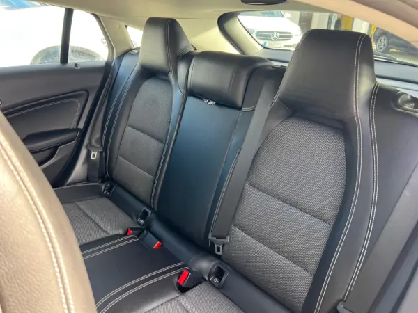 Mercedes-Benz CLA 180 180d Shooting Brake 10