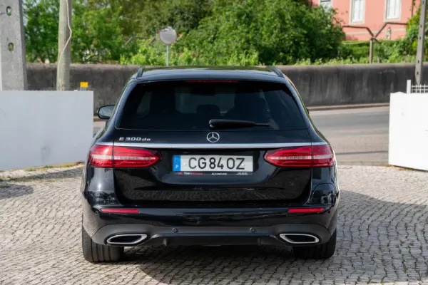 Mercedes-Benz E 300 de 4Matic 9G-TRONIC AMG Line 11