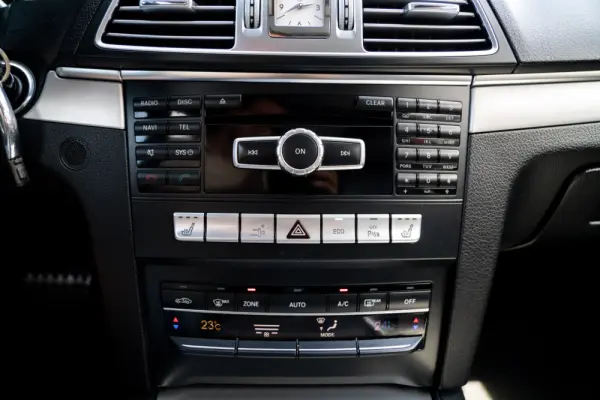 Mercedes-Benz E 220 CDI Elegance BE Auto. 18