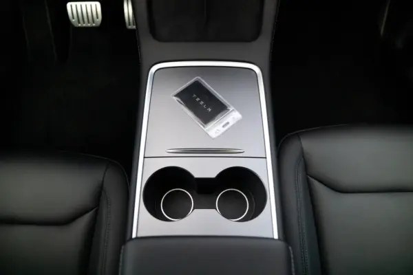 Tesla Model Y Performance Dual Motor AWD 28