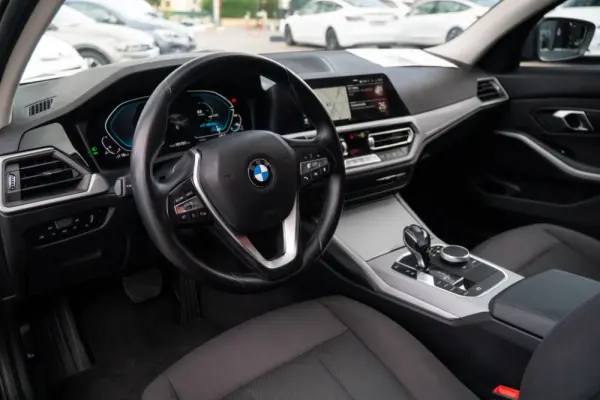 BMW 330 e Corporate Edition Auto 11