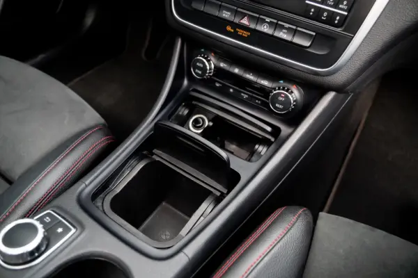 Mercedes-Benz GLA 180 (CDI) d 7G-DCT AMG Line 25
