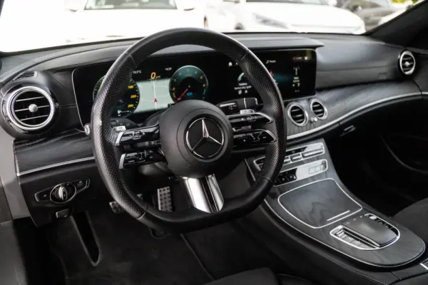 Mercedes-Benz E 300 de 4Matic 9G-TRONIC AMG Line 2