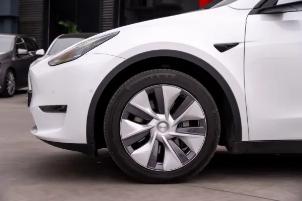 Tesla Model Y Long Range Dual Motor AWD 4