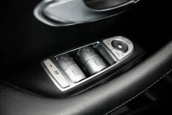 Mercedes-Benz E 220 d Avantgarde+ 30