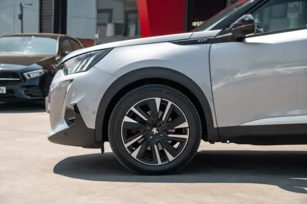 Peugeot 2008 1.5 BlueHDi GT Pack EAT8 6