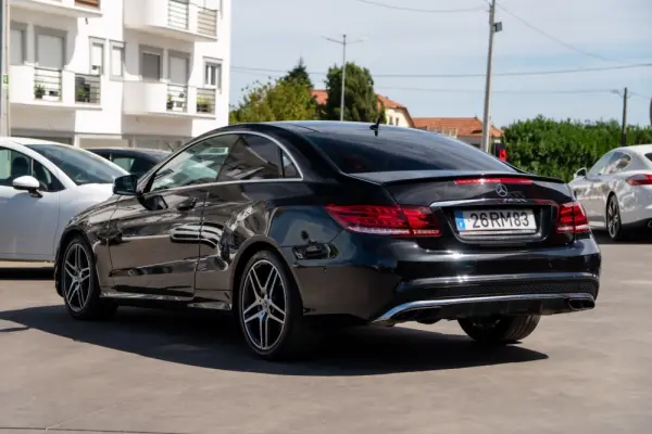 Mercedes-Benz E 220 CDI Elegance BE Auto. 8