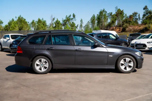 BMW 320 d Exclusive Touring 8