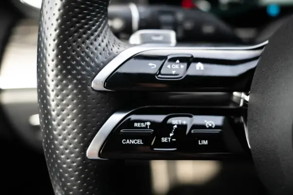 Mercedes-Benz E 300 de 4Matic 9G-TRONIC AMG Line 36