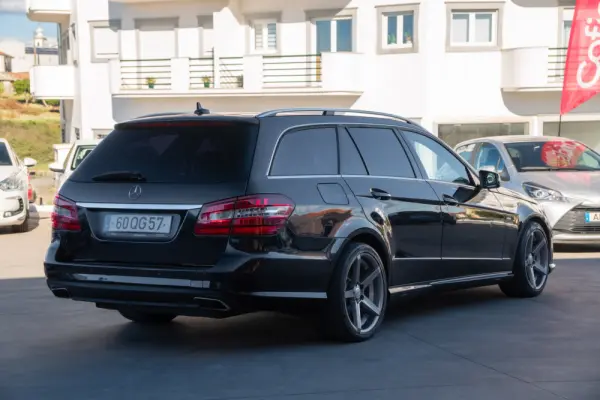 Mercedes-Benz E 220 BlueTEC 9G-TRONIC Avantgarde 4