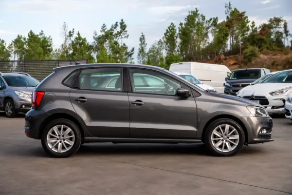 Volkswagen Polo 1.0 Confortline 10