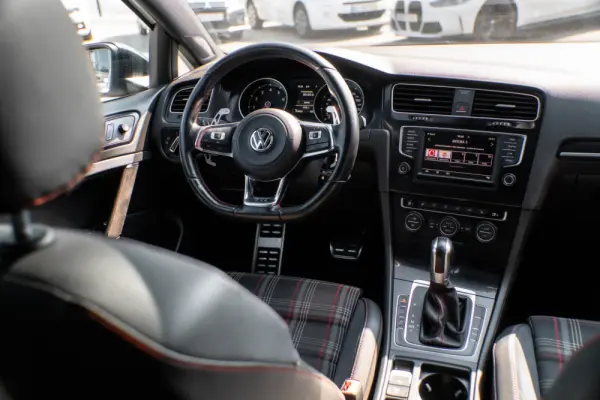 Volkswagen Golf 2.0 TSi GTi DSG Performance 24