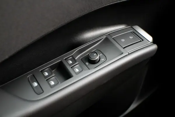 Volkswagen T-Roc 1.5 eTSI Life DSG 18