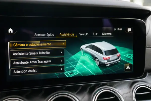 Mercedes-Benz E 300 de 4Matic 9G-TRONIC AMG Line 21