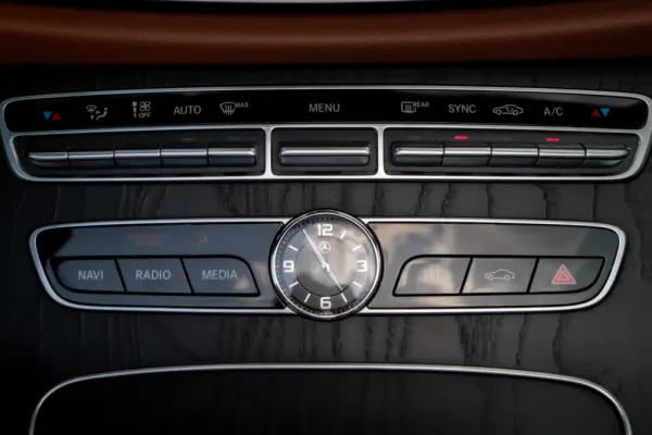 Mercedes-Benz E 220 d 4Matic 9G-TRONIC AMG Line 21