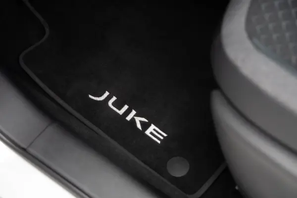 Nissan Juke 1.0 DIG-T N-Connecta Two Tone 12