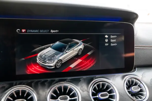 Mercedes-Benz E 220 d 4Matic 9G-TRONIC AMG Line 32