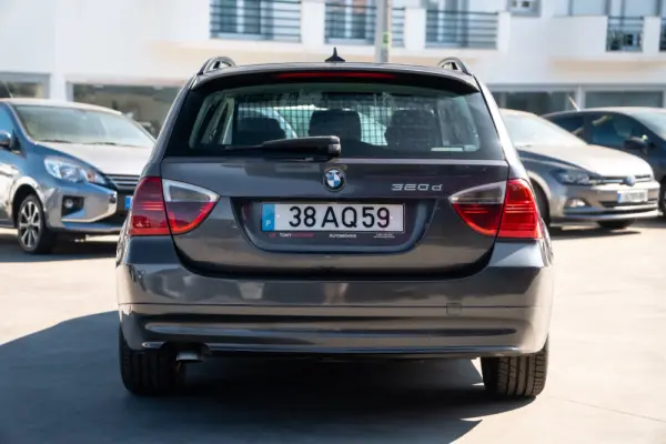 BMW 320 d Exclusive Touring 6