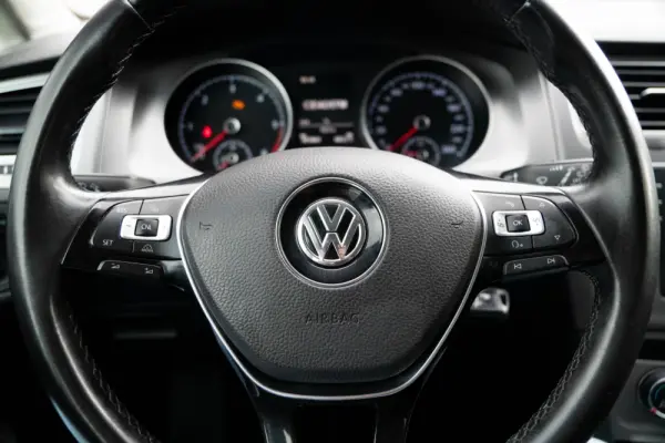 Volkswagen Golf 1.6 TDi Confortline 15