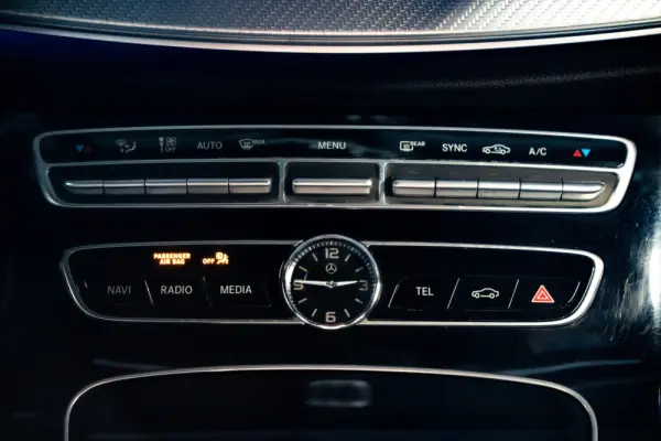 Mercedes-Benz E 220 d Avantgarde+ 21
