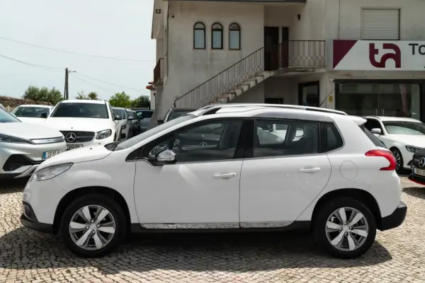 Peugeot 2008 1.2 VTi Allure 7