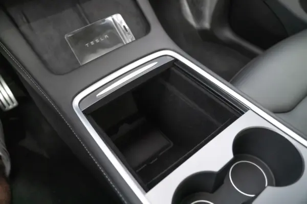Tesla Model Y Performance Dual Motor AWD 23