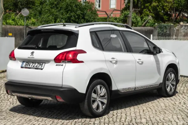 Peugeot 2008 1.2 VTi Allure 3