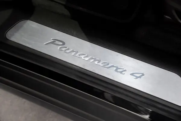 Porsche Panamera 4 E-Hybrid Platinum Edition 11
