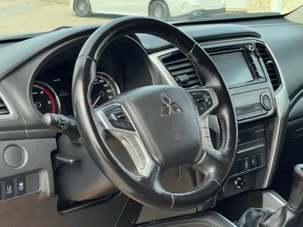 Mitsubishi L200 2.3 DI-D Strakar Space Cab Intense 4WD 16