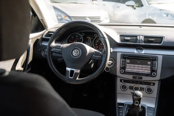 Volkswagen Passat 1.6 TDI Confortline 5