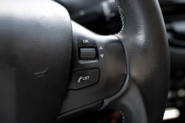 Peugeot 2008 1.6 BlueHDi Allure 19